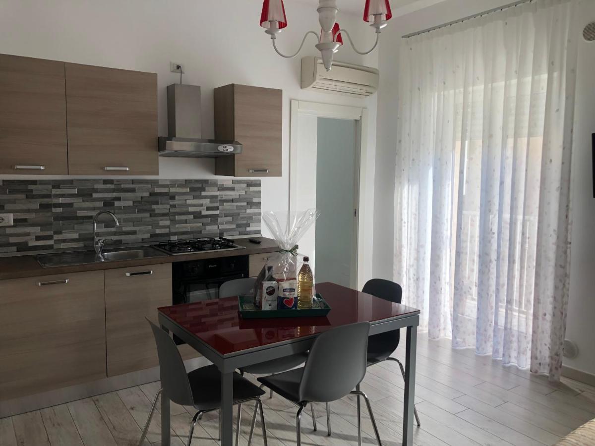 Casa Vacanze De Nittis Barletta Bagian luar foto