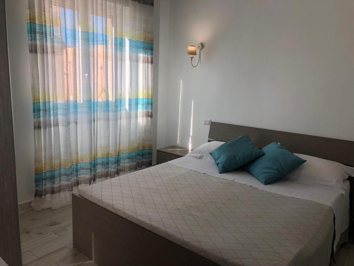 Casa Vacanze De Nittis Barletta Bagian luar foto