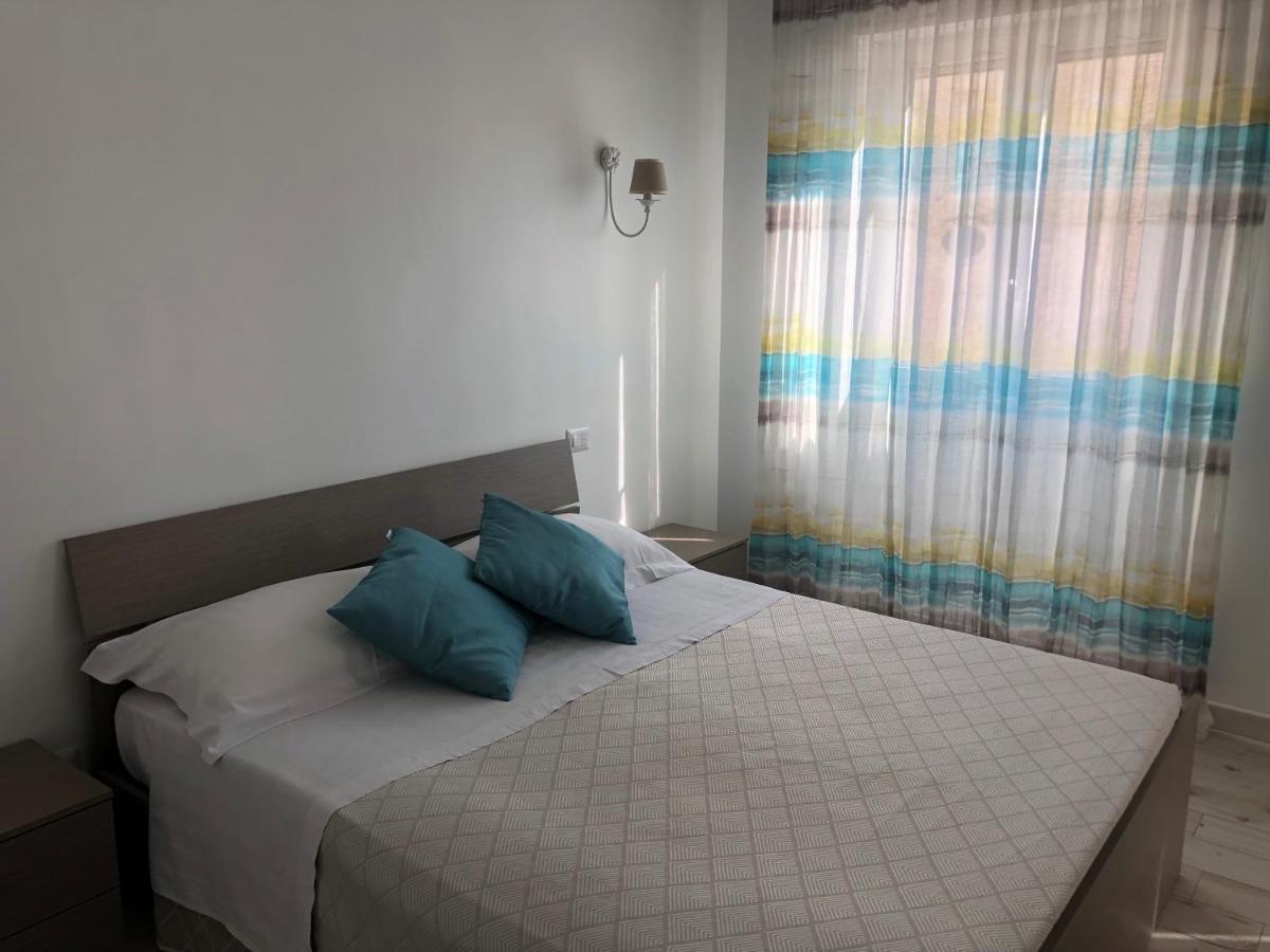 Casa Vacanze De Nittis Barletta Bagian luar foto