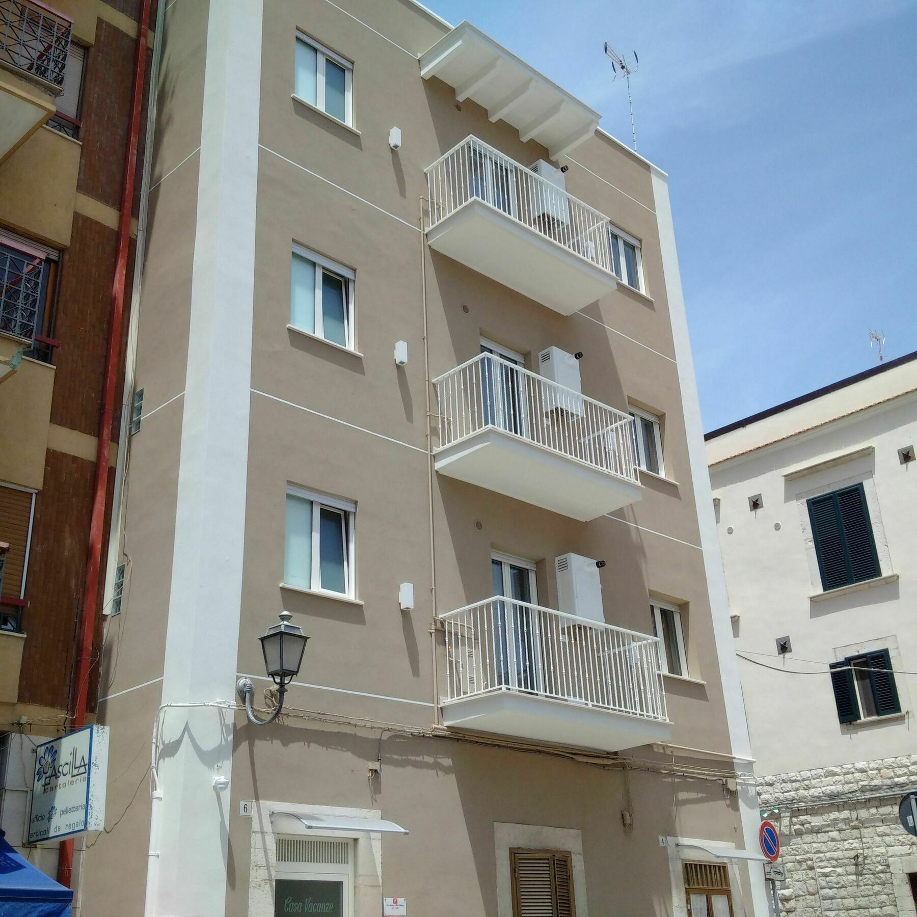 Casa Vacanze De Nittis Barletta Bagian luar foto